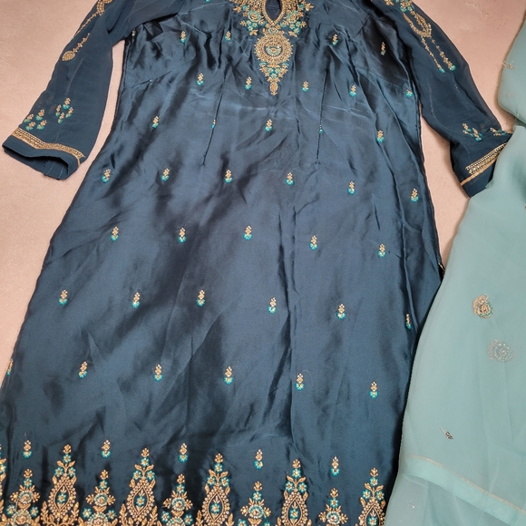 Indian Sharara 3 piece Suit - Picture 2 of 7